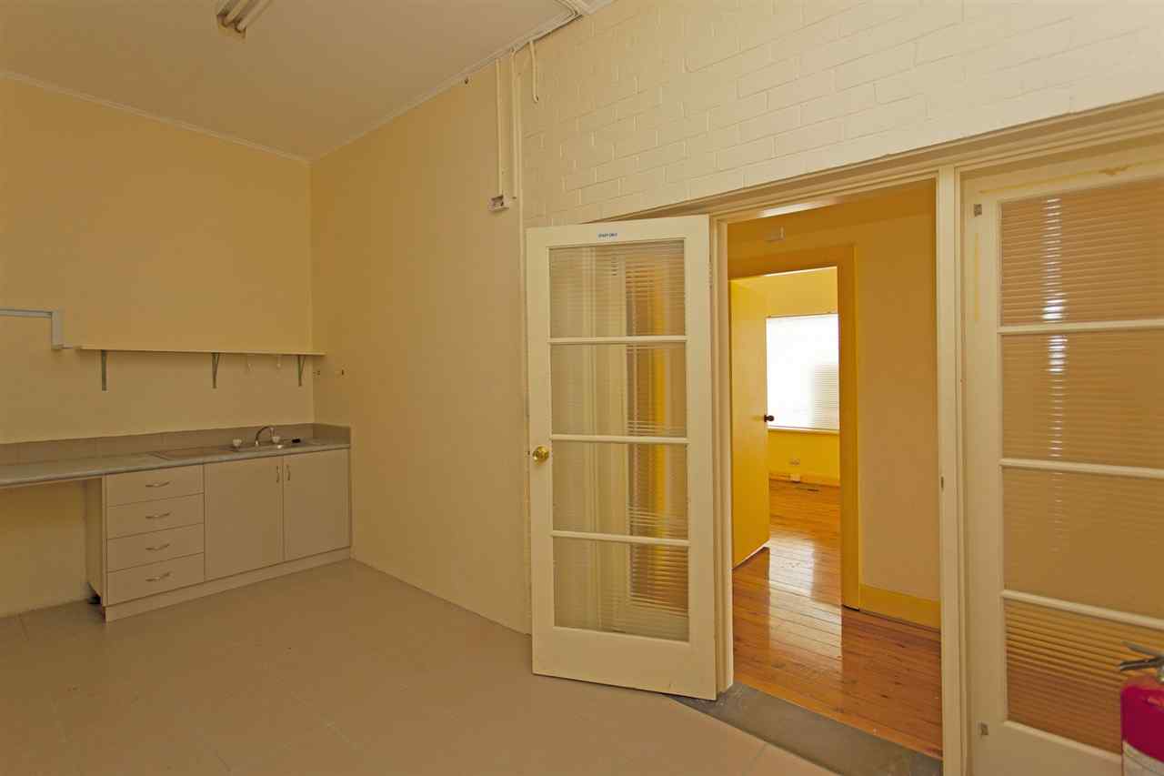 resized-2349823-editgundowering house 108.JPG